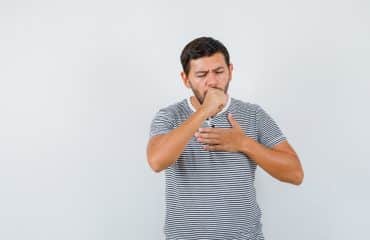 Batuk Karena Kanker Paru-Paru Seperti Apa? Ini Gejalanya