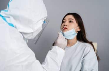 Perbedaan Swab Test (PCR) dan Rapid Test