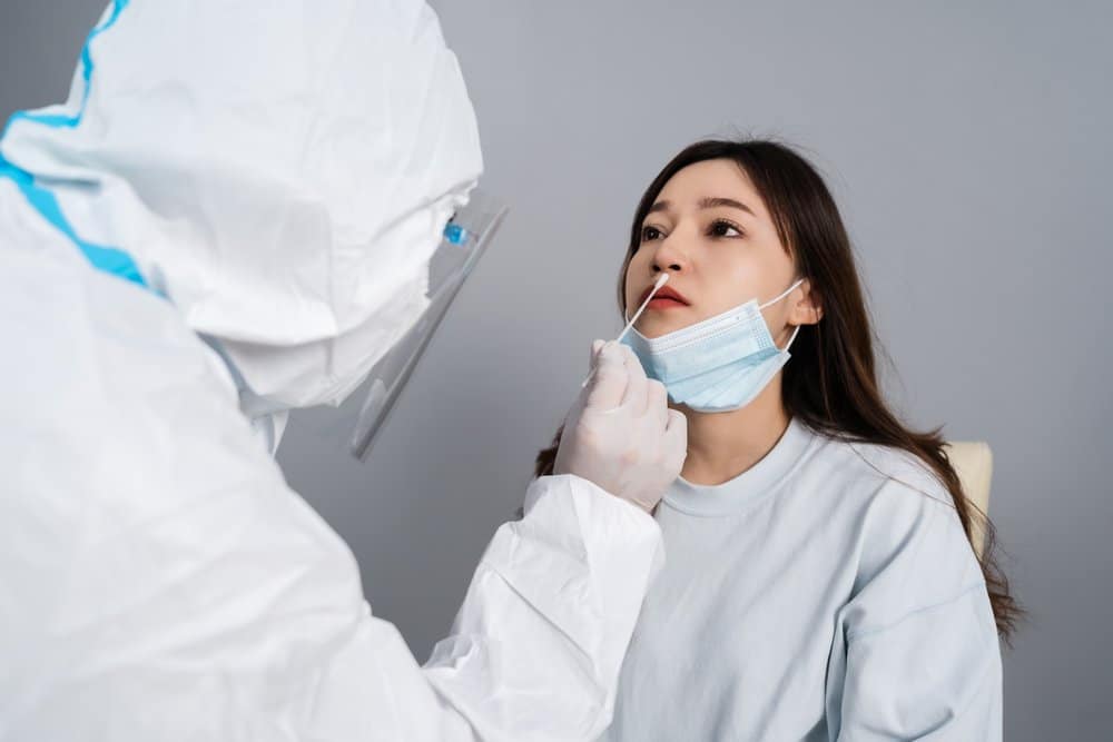 Perbedaan Swab Test (PCR) dan Rapid Test