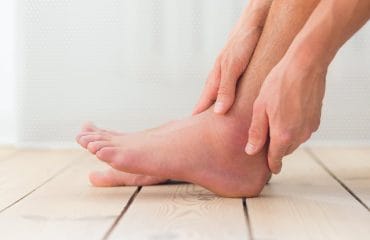 Kaki Bengkak karena Jantung: Gejala, Penyebab, dan Mengatasinya