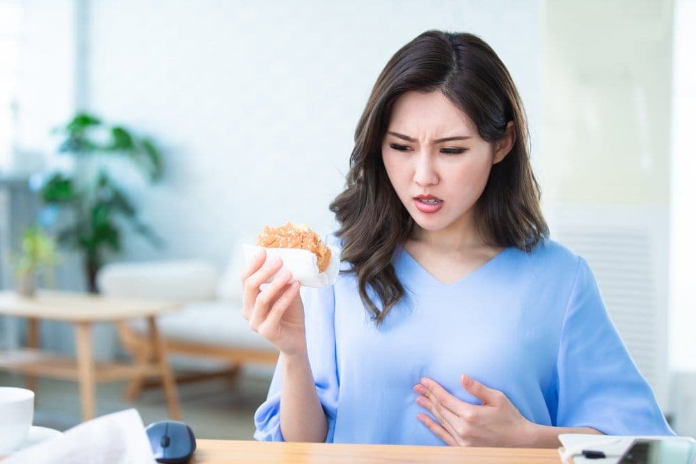 12 Cara Mengatasi Mual karena Asam Lambung, Yuk Coba