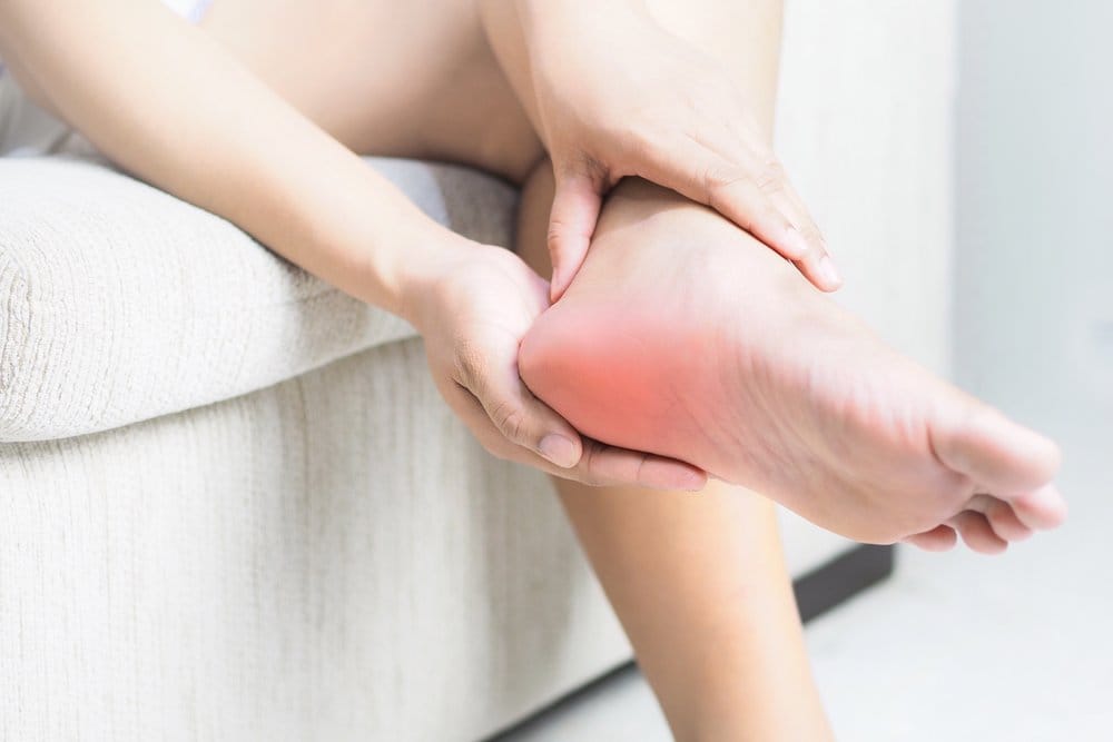 penyebab telapak kaki terasa panas
