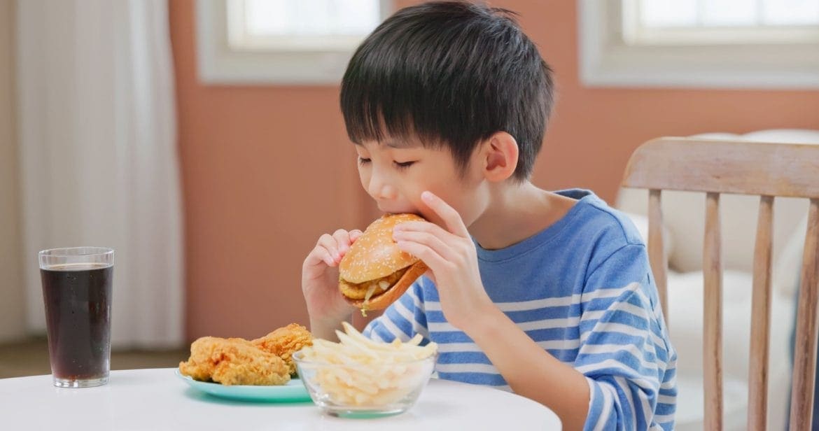 Makanan penyebab radang tenggorokan pada anak 