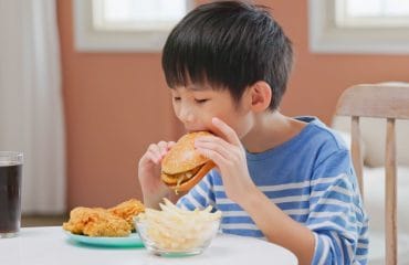 Makanan penyebab radang tenggorokan pada anak