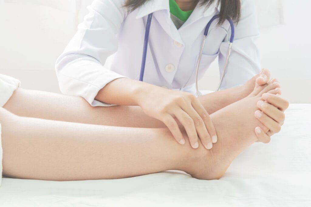 cara mengatasi kaki bengkak saat hamil