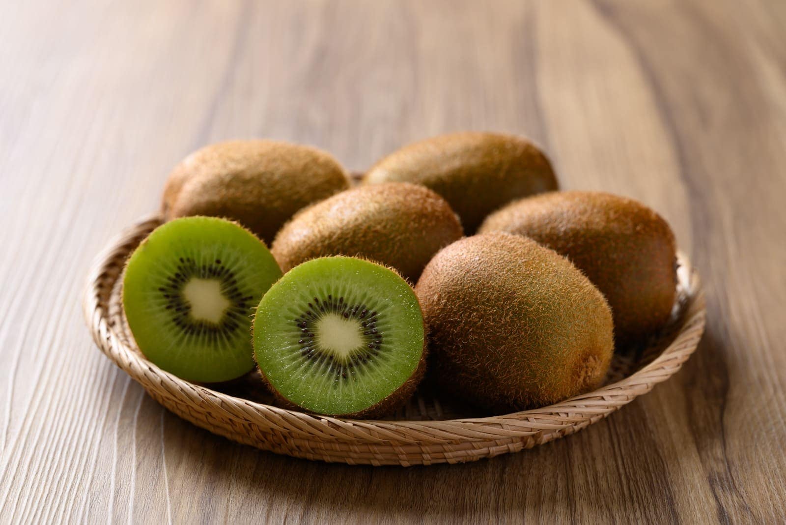 10 Manfaat Kiwi untuk Kesehatan dan Kandungan Gizinya