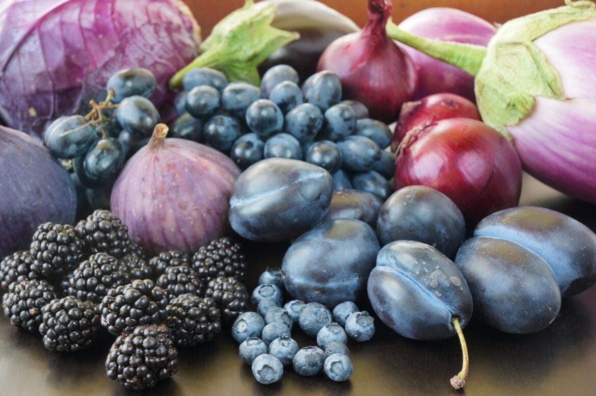 Manfaat buah berwarna ungu 