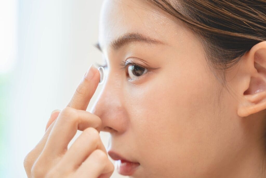 efek memakai softlens